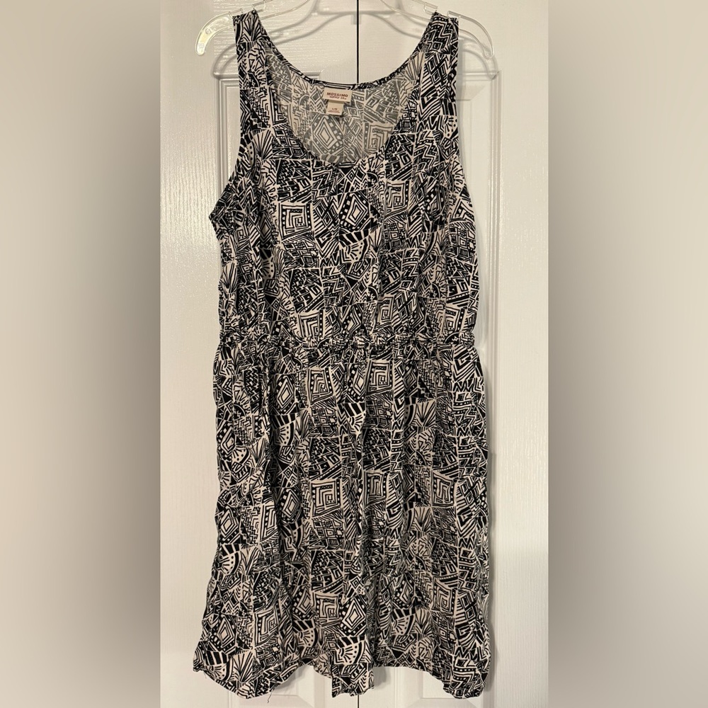 Black and White Rayon Aztec Print Dress with Pockets!